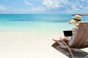 beach-holiday-with-computer